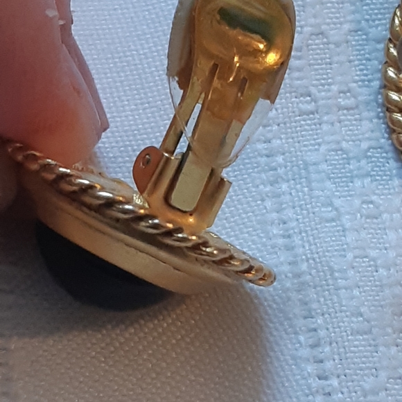 BEN-AMUN Clip-on Earrings - Picture 6 of 8